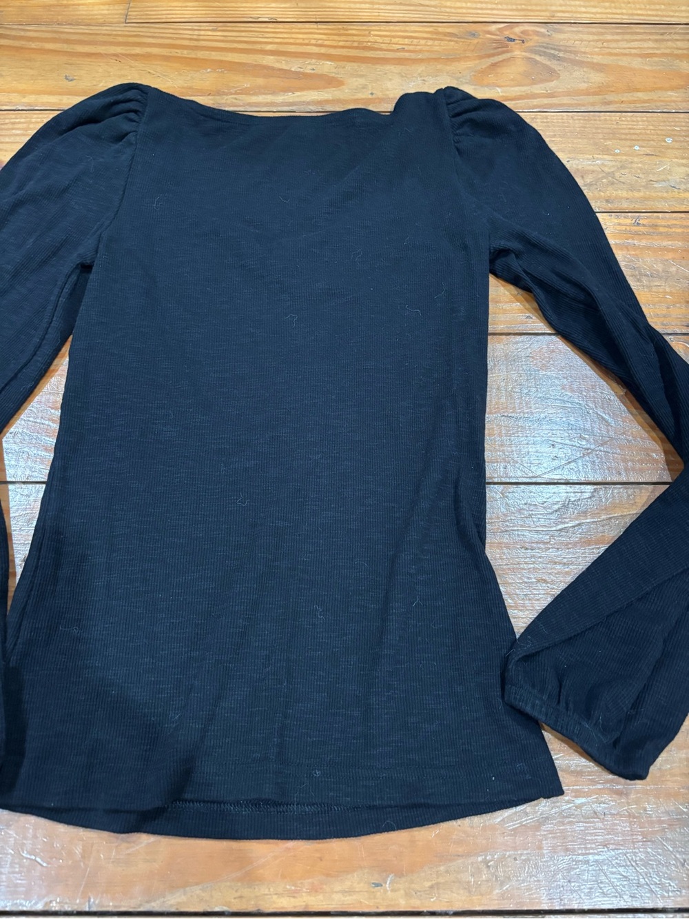 (262) BLACK GAP RUFFLED LONG SLEEVE - Picture 6 of 6